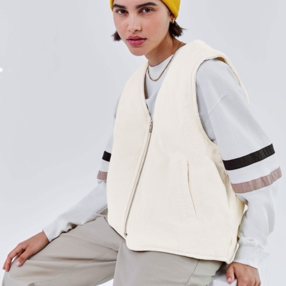 Aritzia TNA Carlaw Vest in Lavender Purple Size Medium Corduroy Ribbed Quilted - Picture 11 of 11